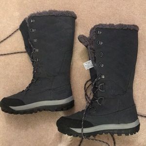 Bearpaw Women’s snow boots - gray, tall, 8